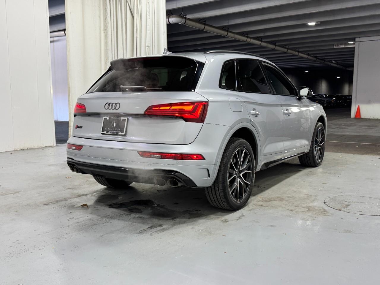 Audi SQ5 Vehicle Full-screen Gallery Image 4