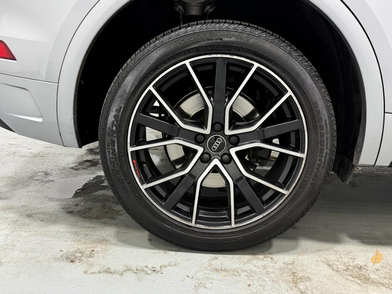 Audi SQ5 Vehicle Full-screen Gallery Image 5