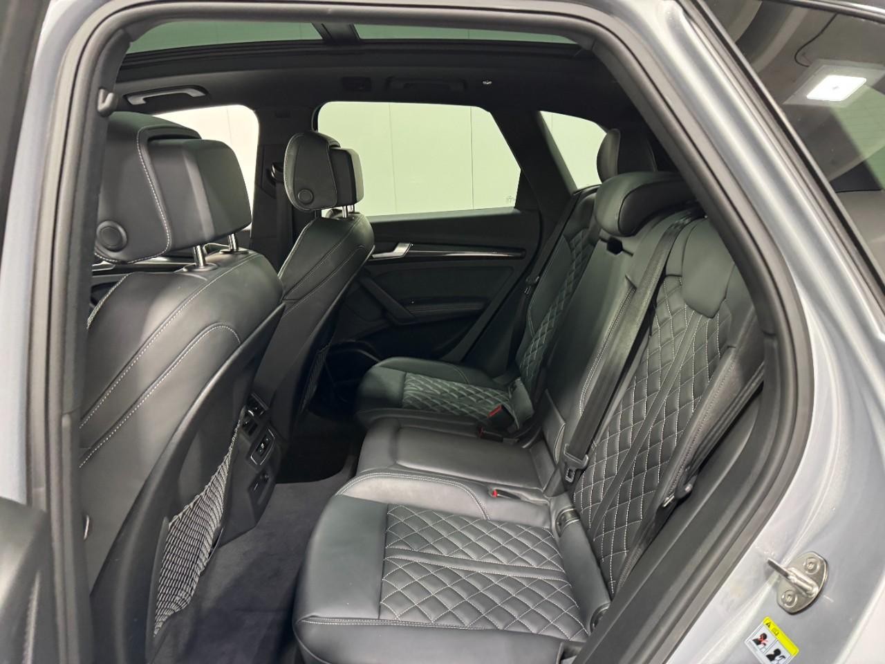 Audi SQ5 Vehicle Full-screen Gallery Image 8