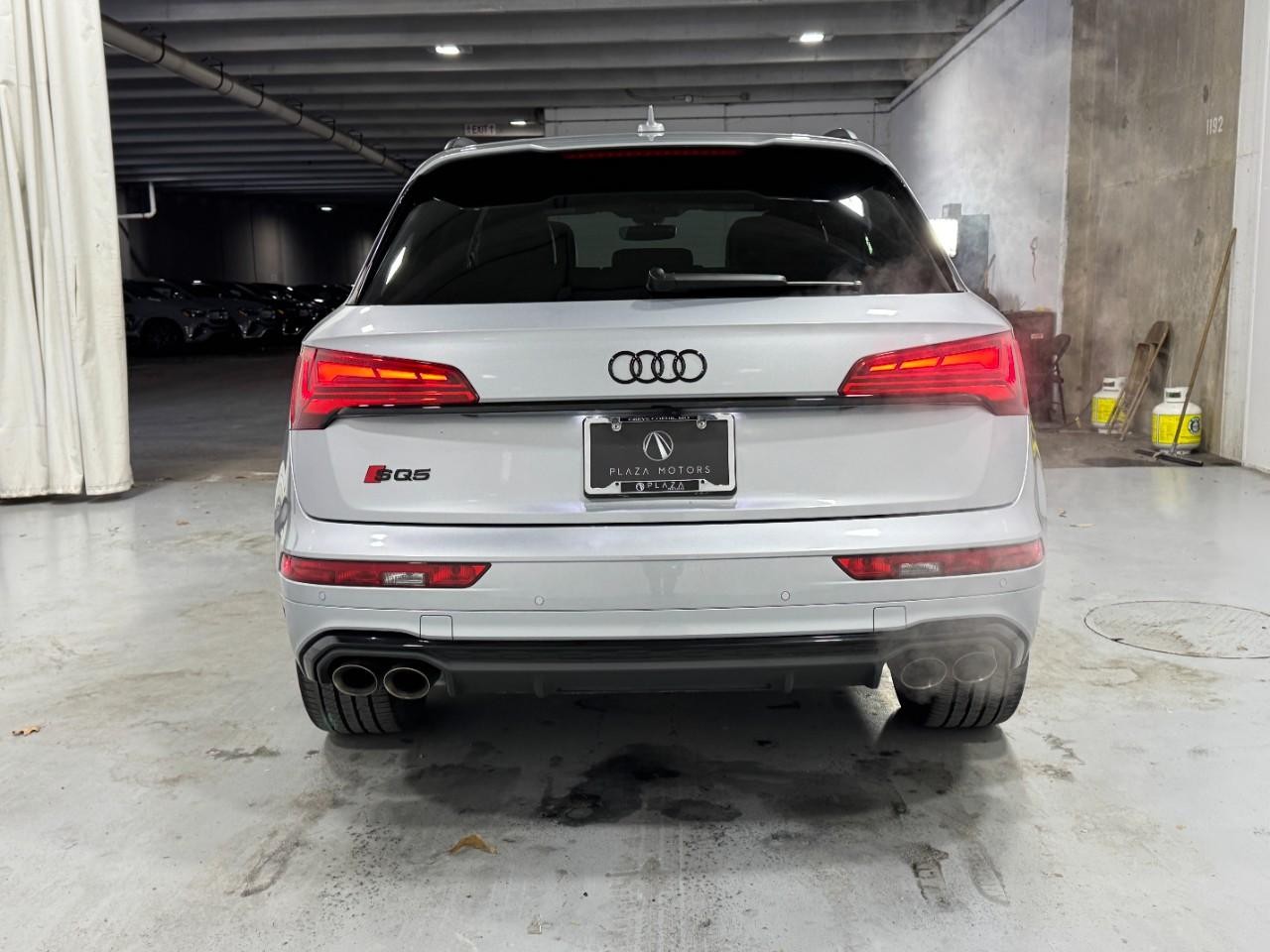 Audi SQ5 Vehicle Full-screen Gallery Image 9