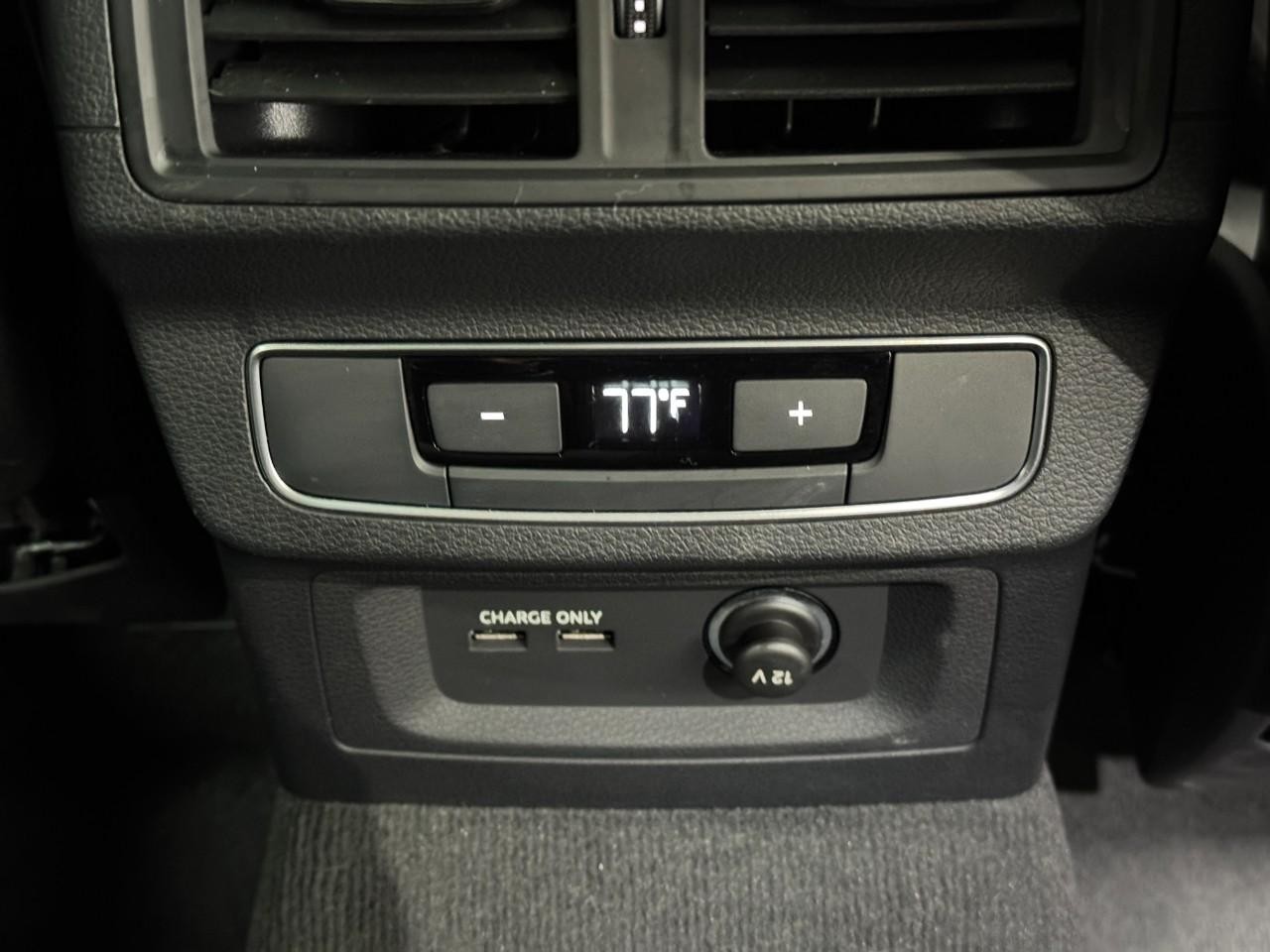 Audi SQ5 Vehicle Full-screen Gallery Image 11