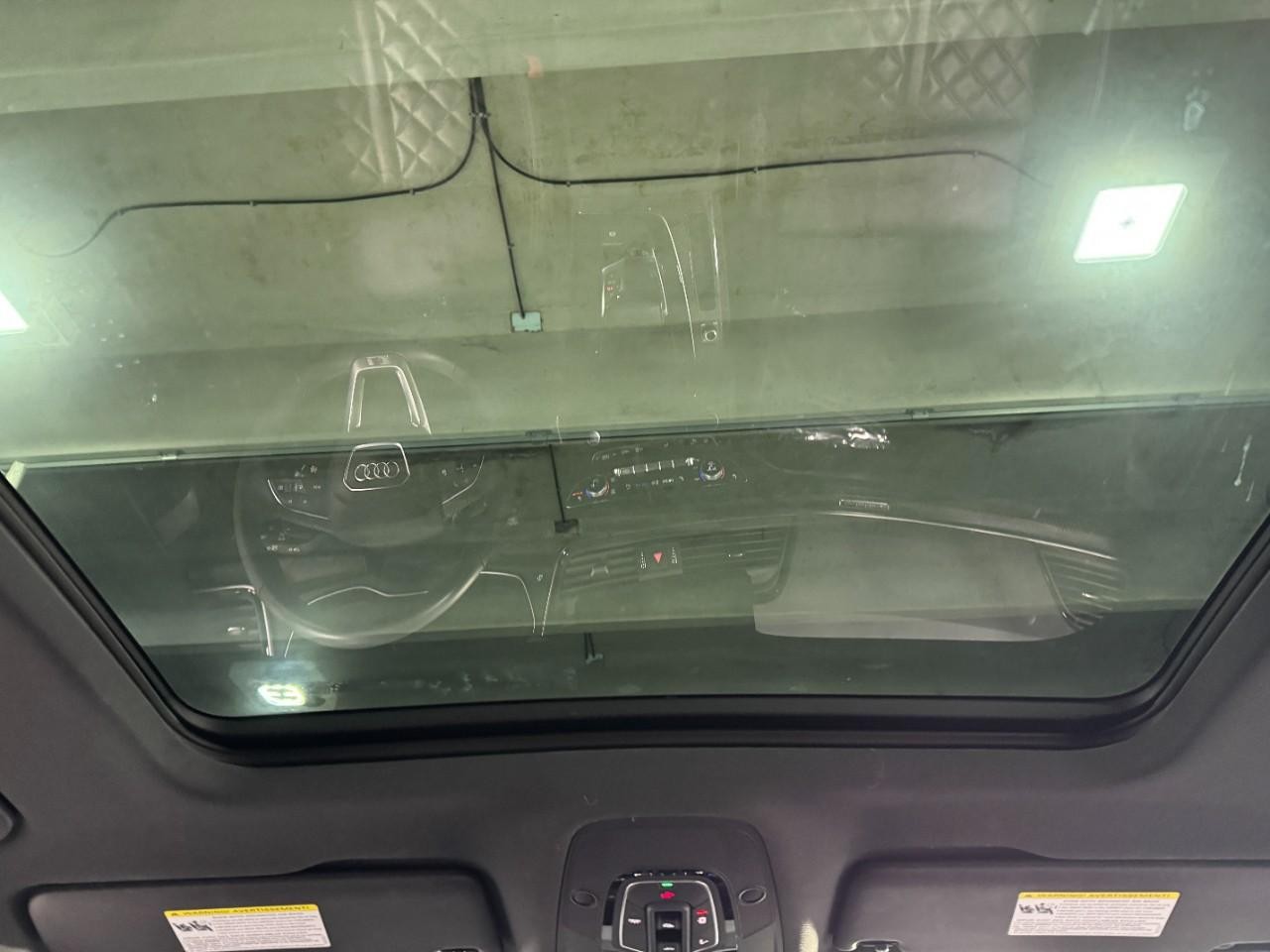 Audi SQ5 Vehicle Full-screen Gallery Image 12