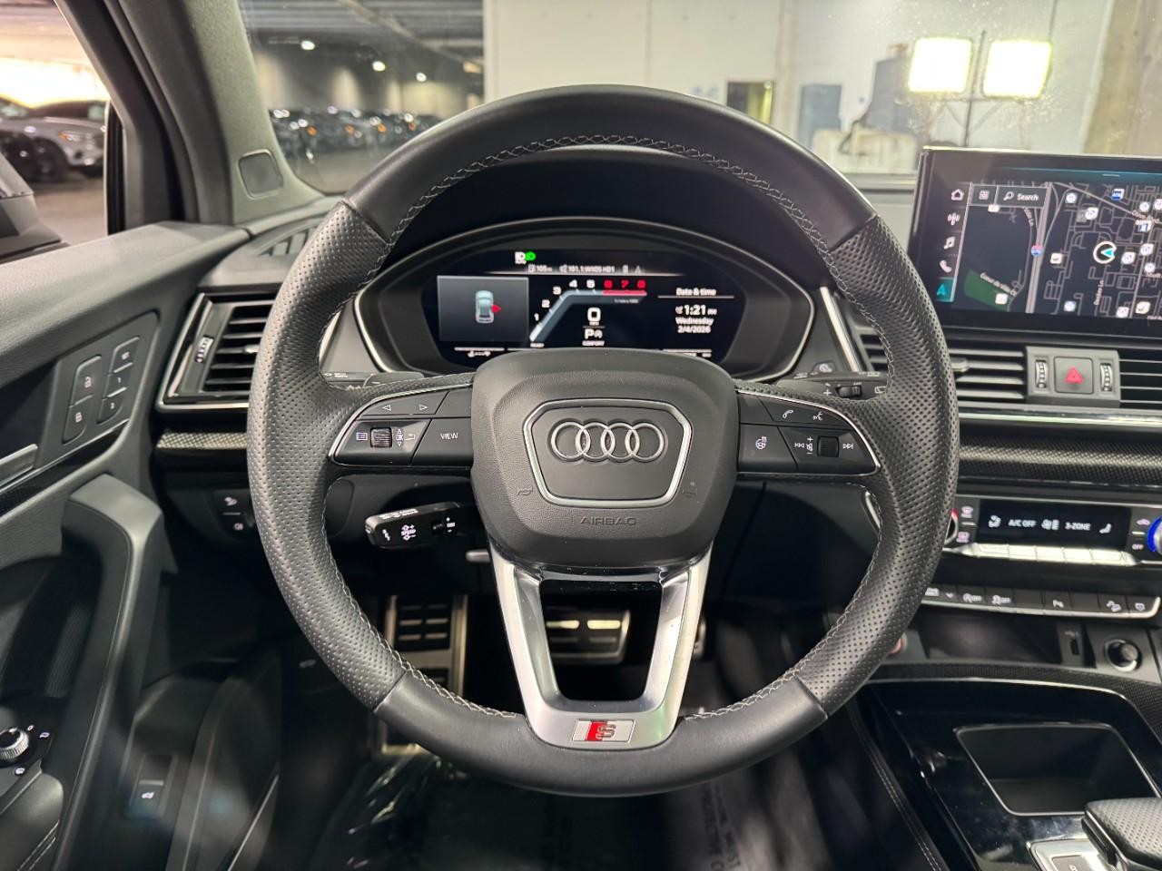 Audi SQ5 Vehicle Full-screen Gallery Image 14