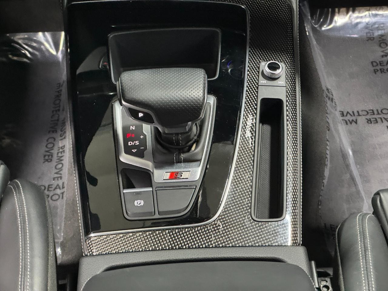 Audi SQ5 Vehicle Full-screen Gallery Image 17