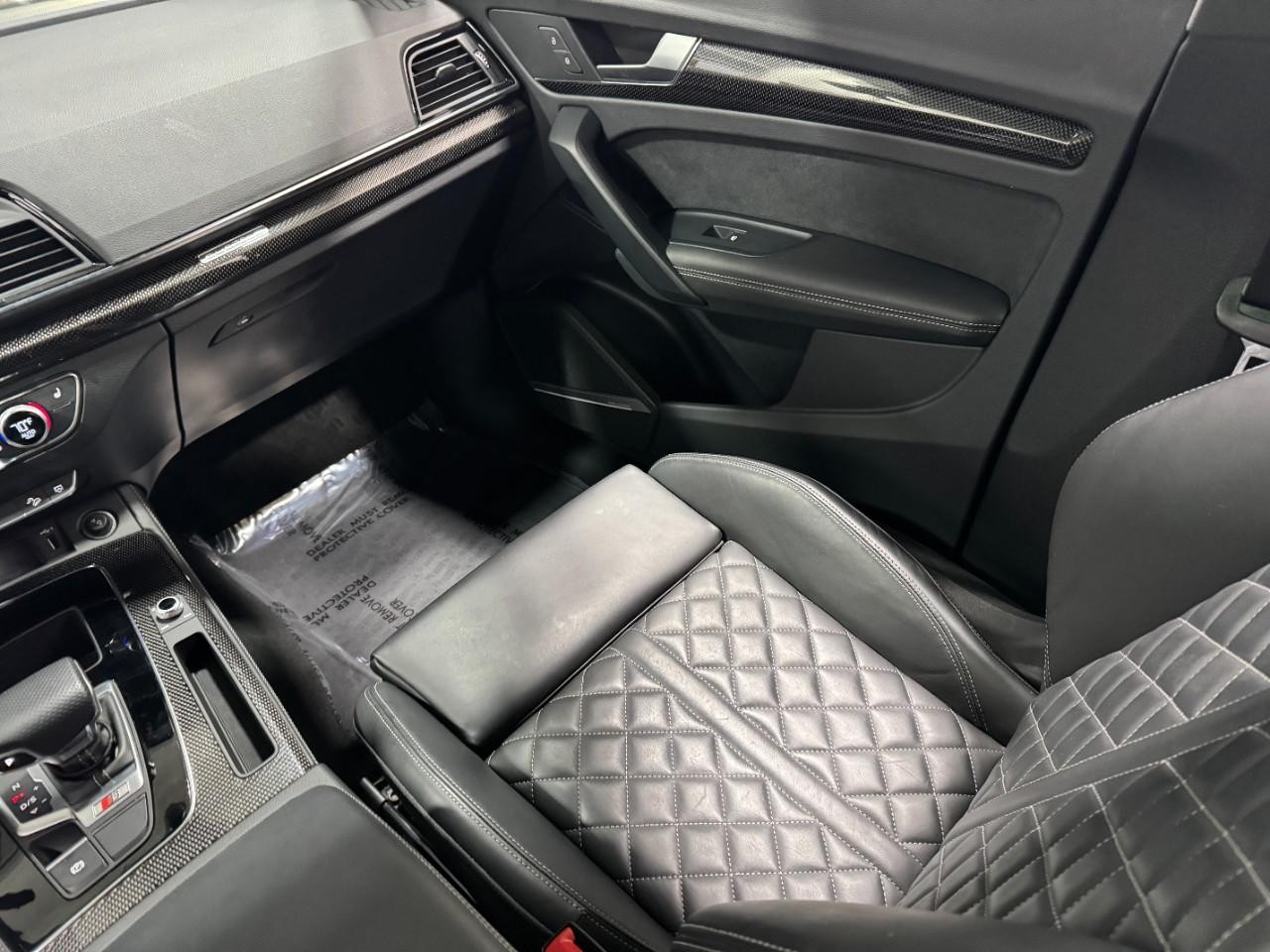 Audi SQ5 Vehicle Full-screen Gallery Image 18