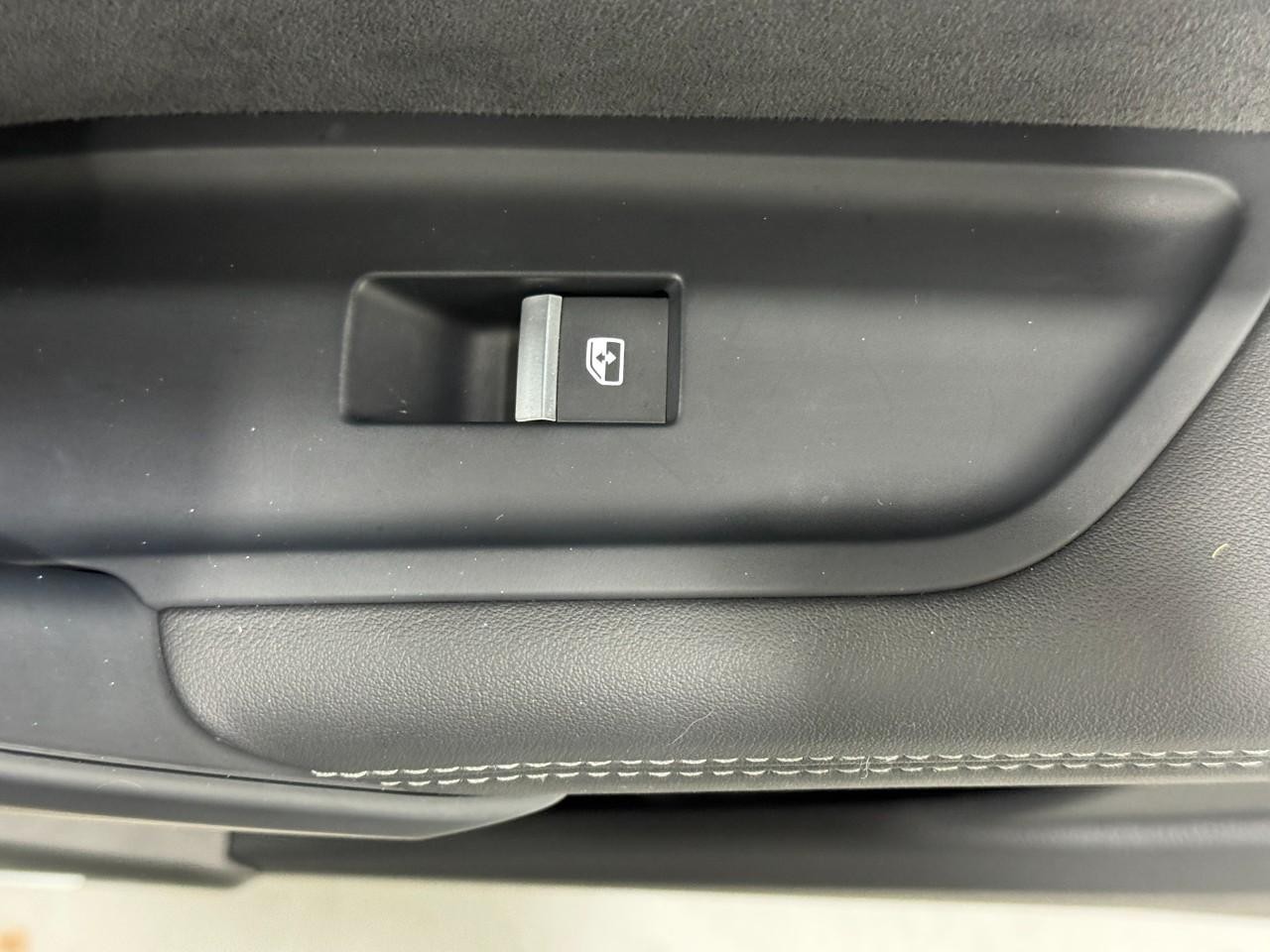 Audi SQ5 Vehicle Full-screen Gallery Image 23