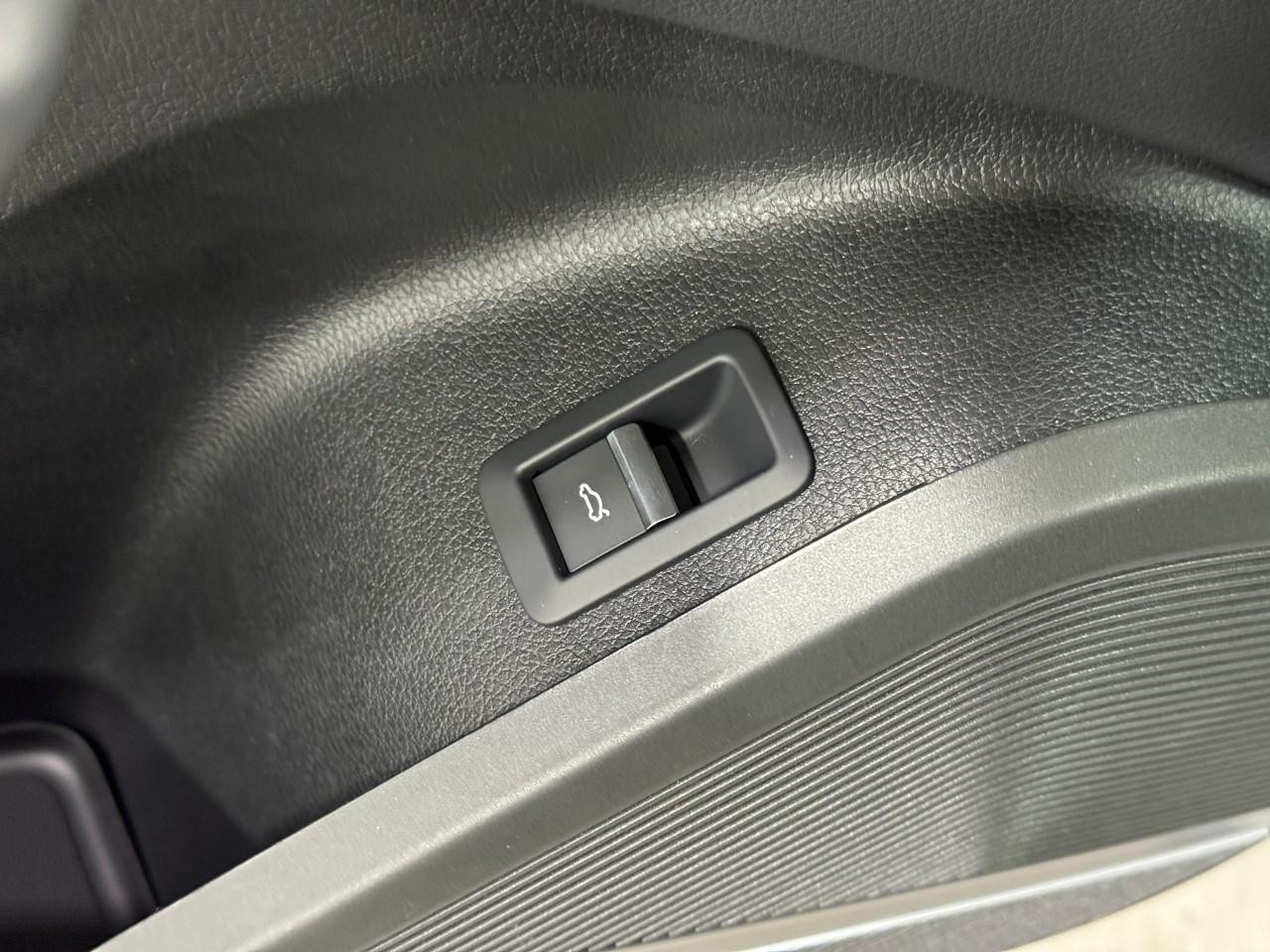 Audi SQ5 Vehicle Full-screen Gallery Image 26