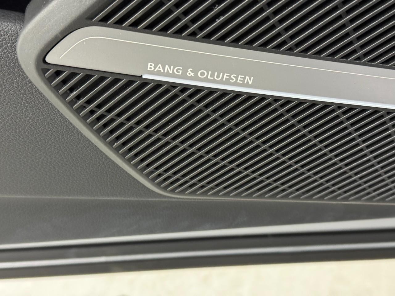 Audi SQ5 Vehicle Full-screen Gallery Image 27