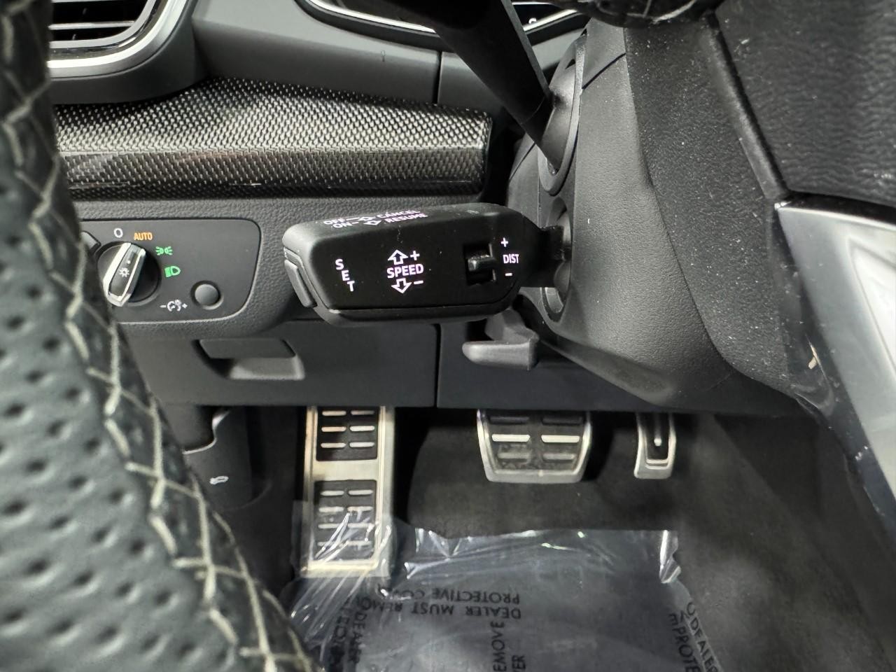 Audi SQ5 Vehicle Full-screen Gallery Image 32