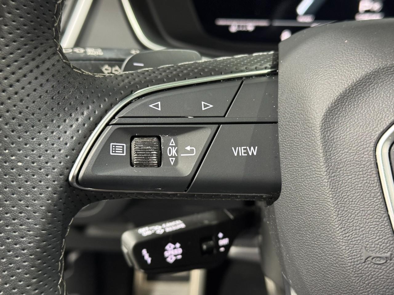 Audi SQ5 Vehicle Full-screen Gallery Image 33