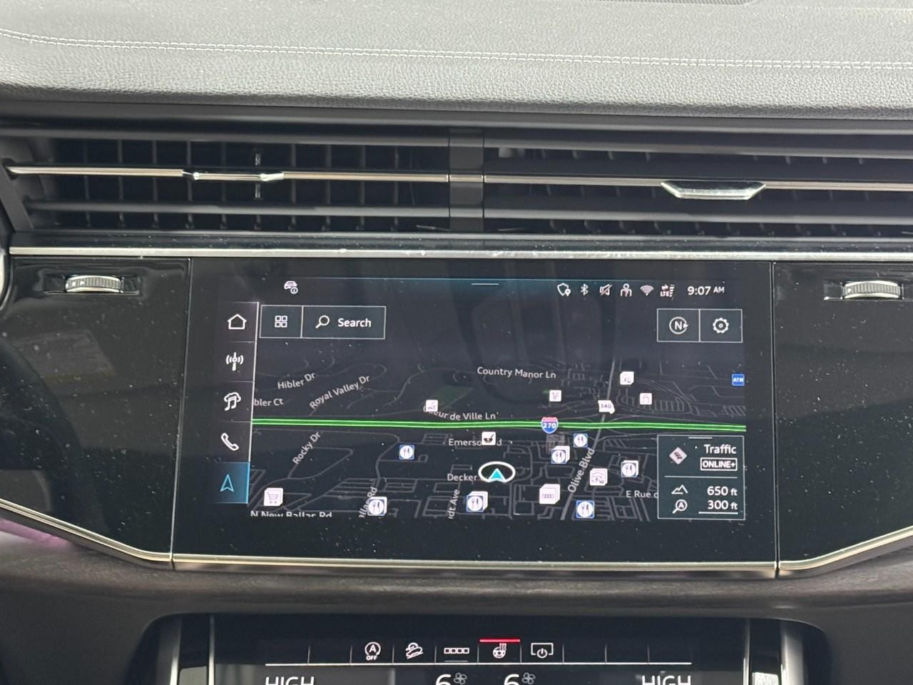 Audi Q7 Vehicle Full-screen Gallery Image 16