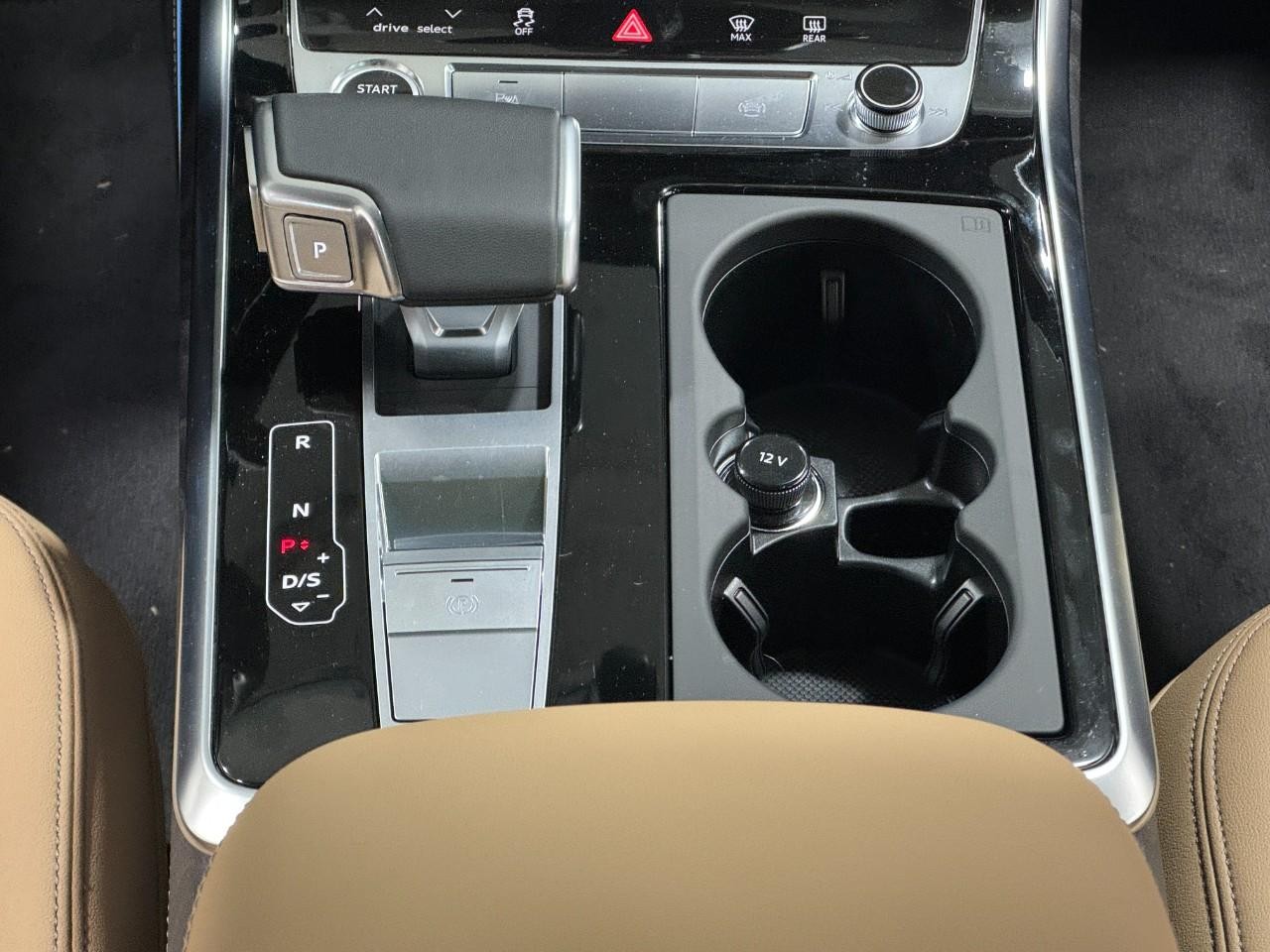 Audi Q7 Vehicle Full-screen Gallery Image 18