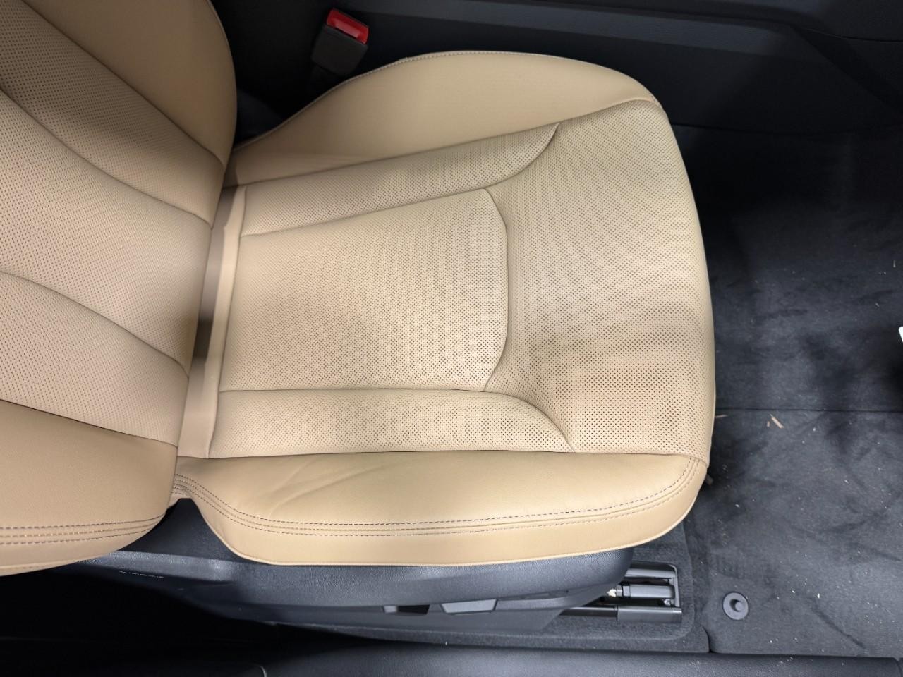 Audi Q7 Vehicle Full-screen Gallery Image 21