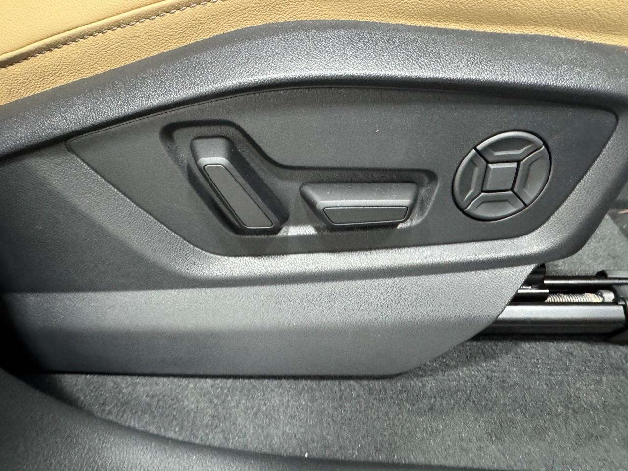 Audi Q7 Vehicle Full-screen Gallery Image 22