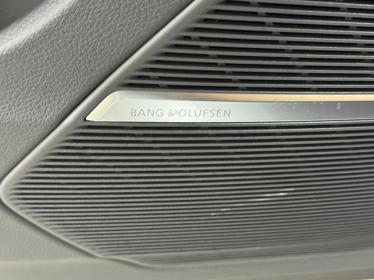 Audi Q7 Vehicle Full-screen Gallery Image 28