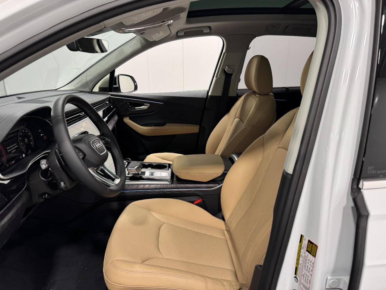 Audi Q7 Vehicle Full-screen Gallery Image 29