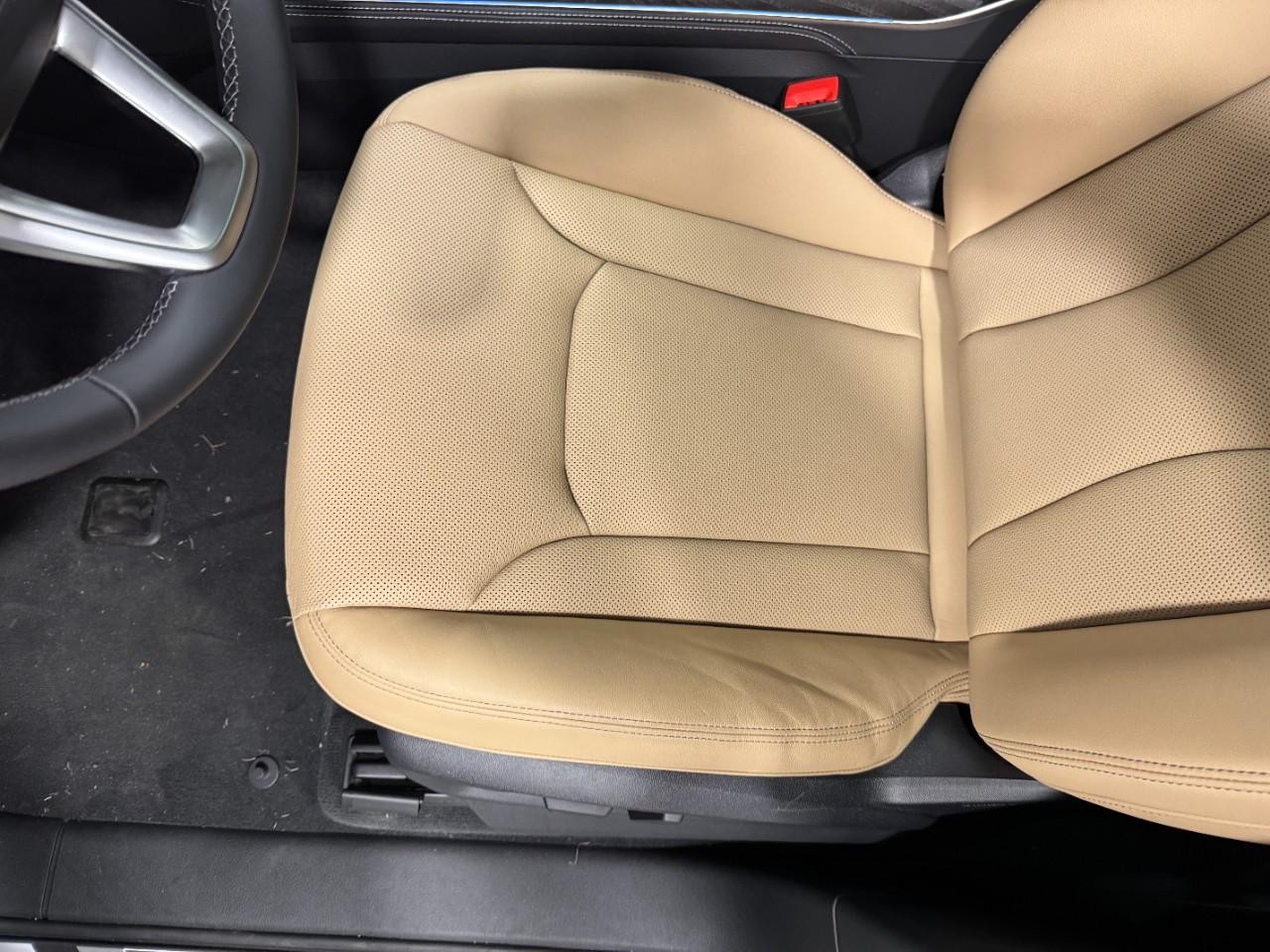 Audi Q7 Vehicle Full-screen Gallery Image 30