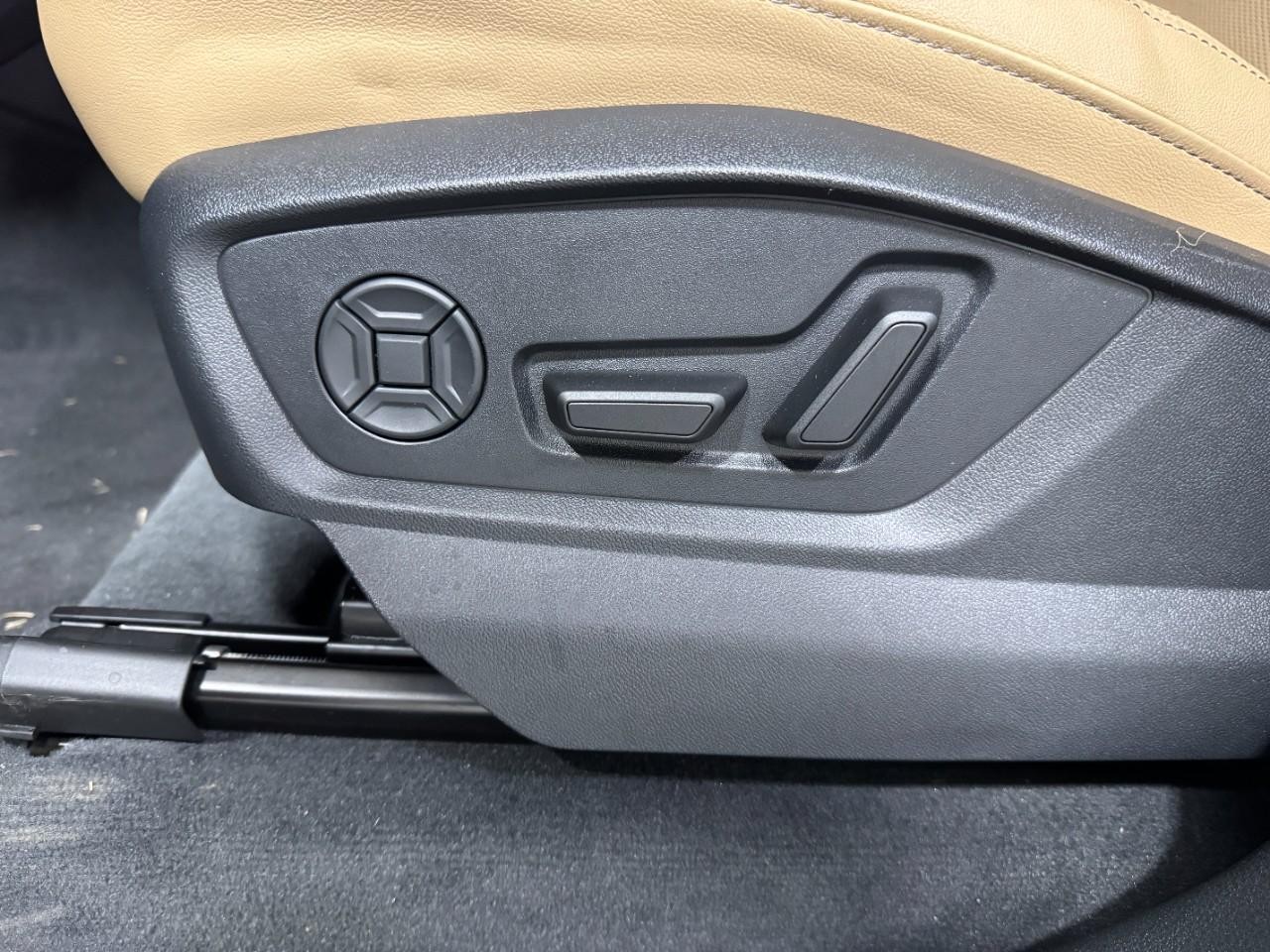 Audi Q7 Vehicle Full-screen Gallery Image 31