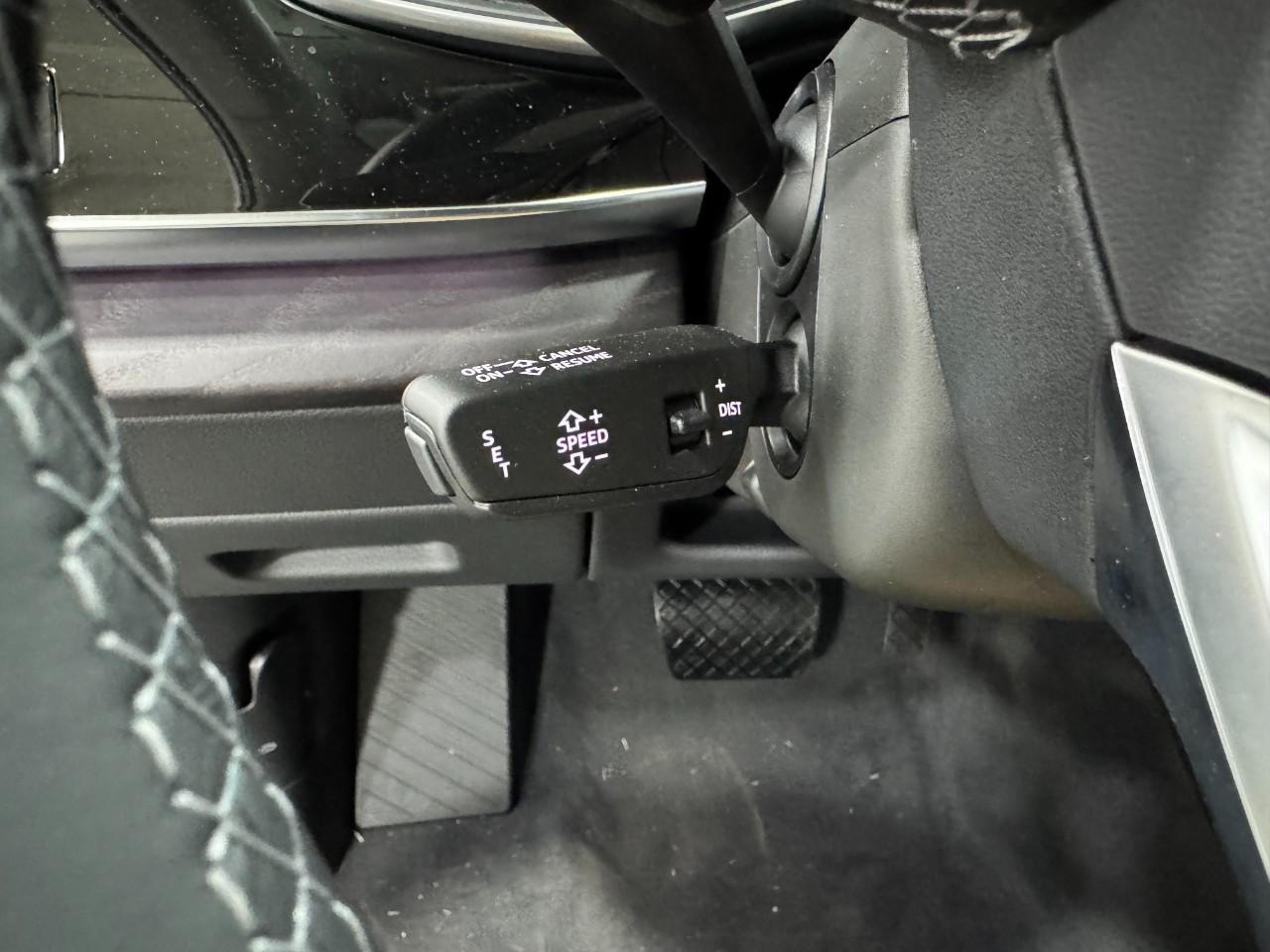 Audi Q7 Vehicle Full-screen Gallery Image 33