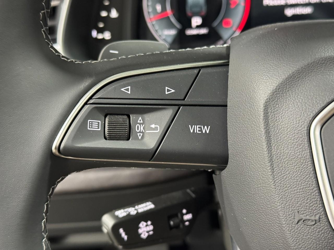 Audi Q7 Vehicle Full-screen Gallery Image 34