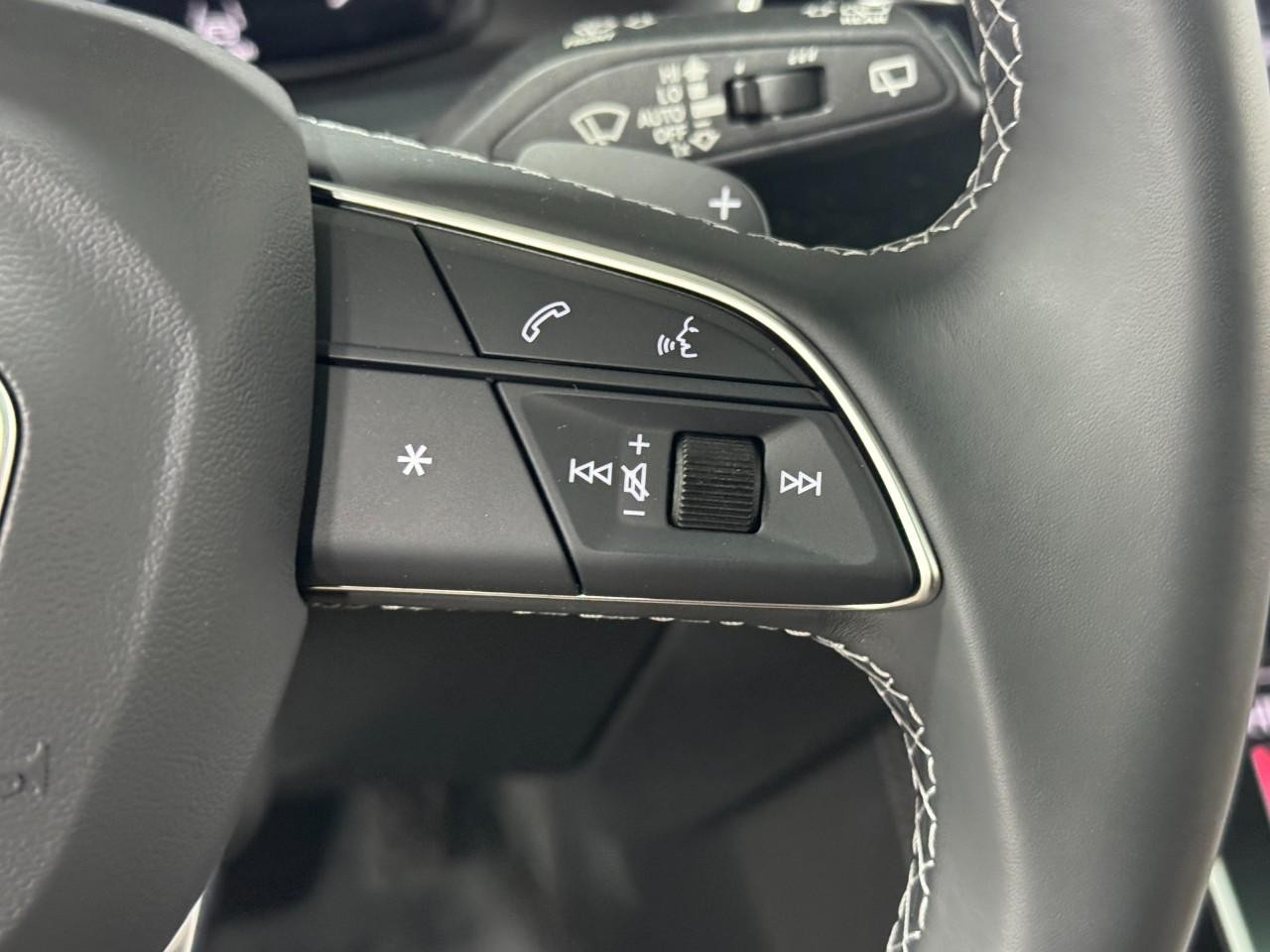 Audi Q7 Vehicle Full-screen Gallery Image 35