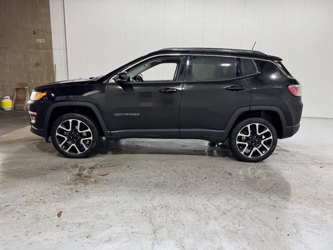 Jeep Compass Vehicle Full-screen Gallery Image 2