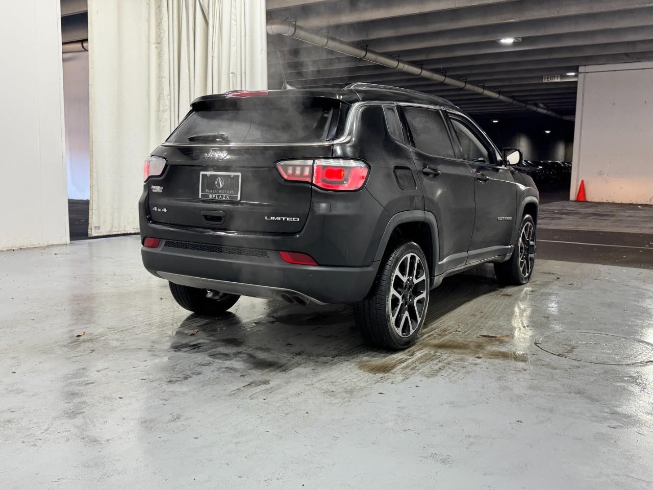 Jeep Compass Vehicle Full-screen Gallery Image 4