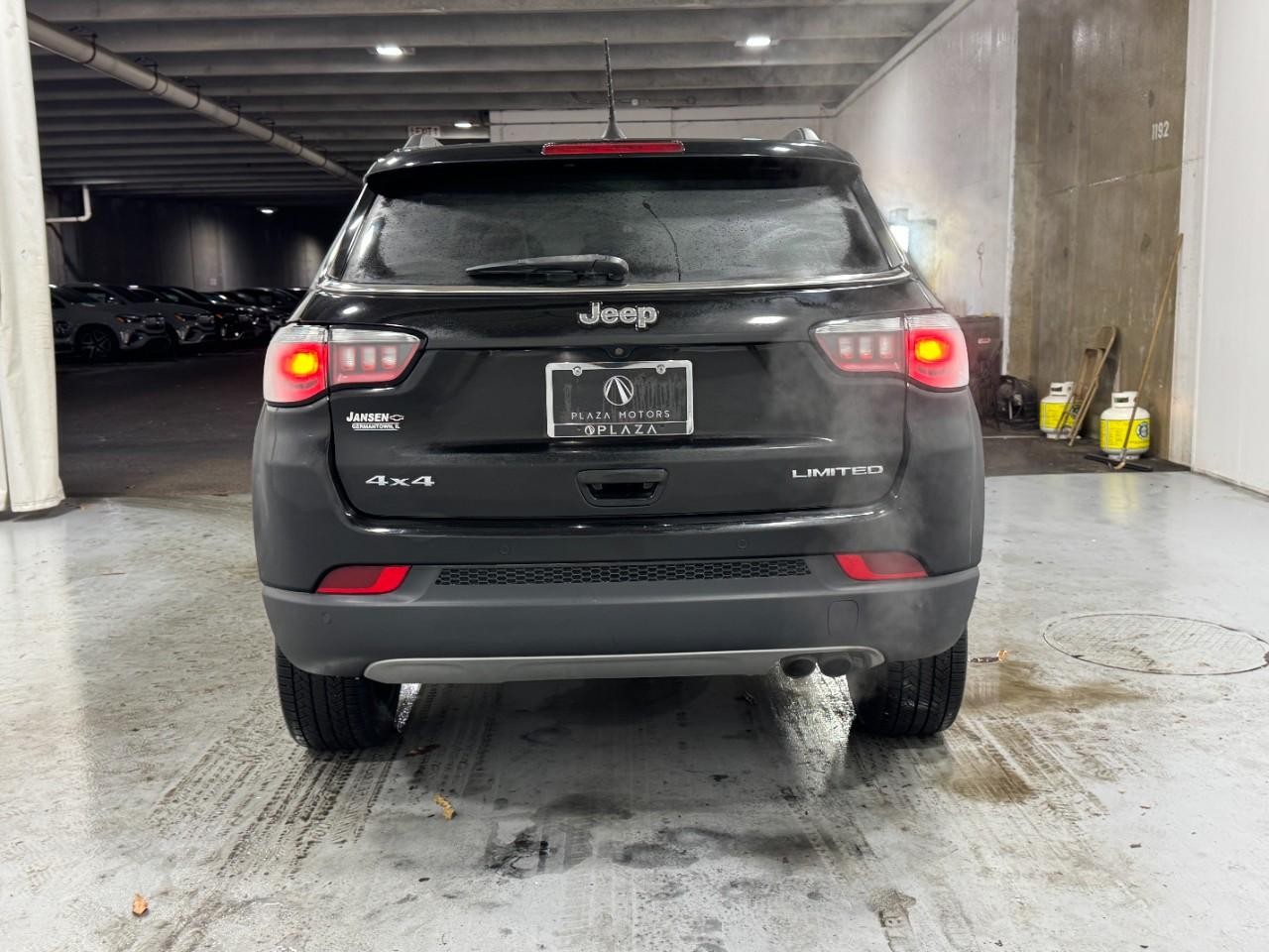 Jeep Compass Vehicle Full-screen Gallery Image 9
