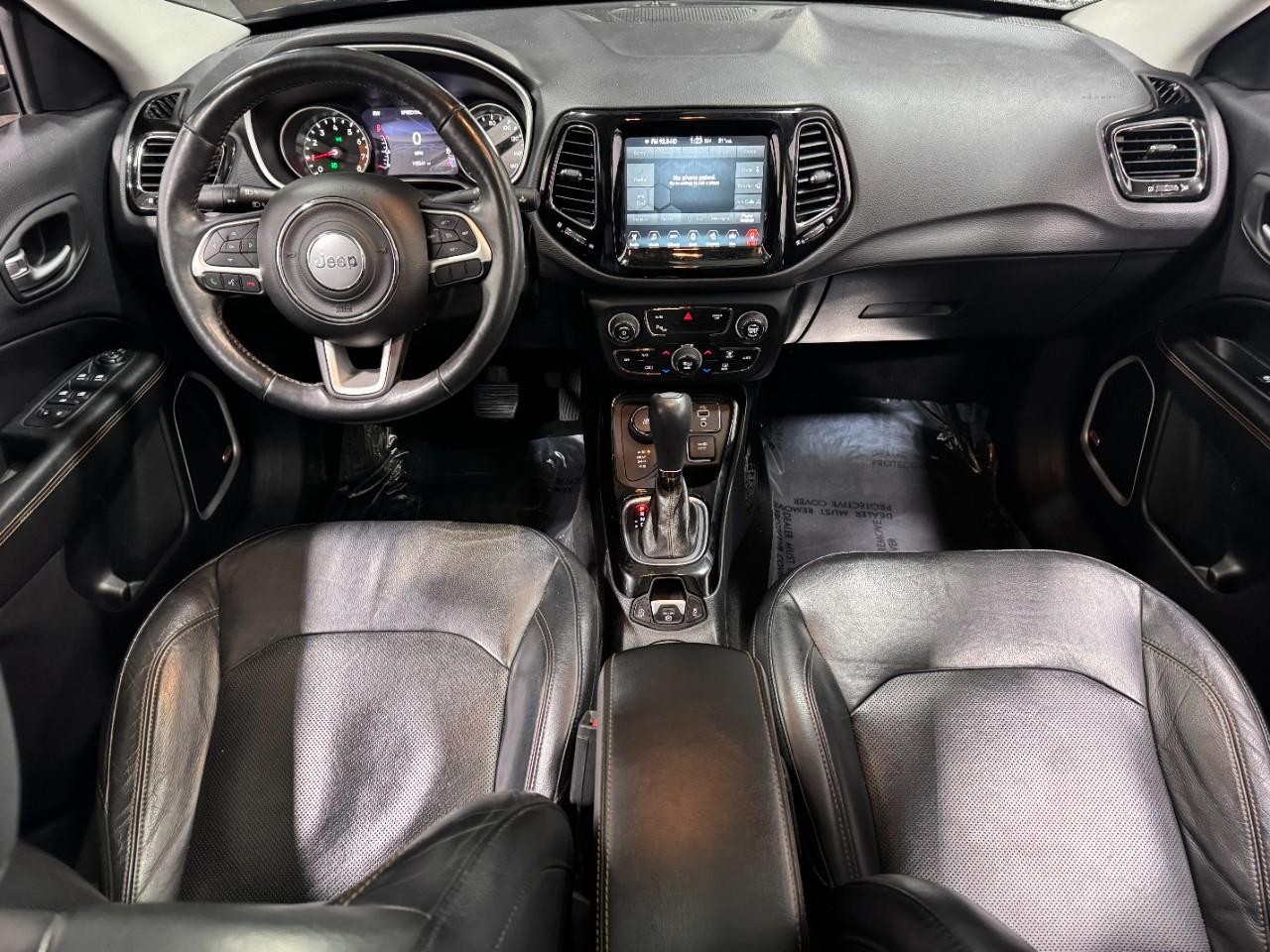 Jeep Compass Vehicle Full-screen Gallery Image 12