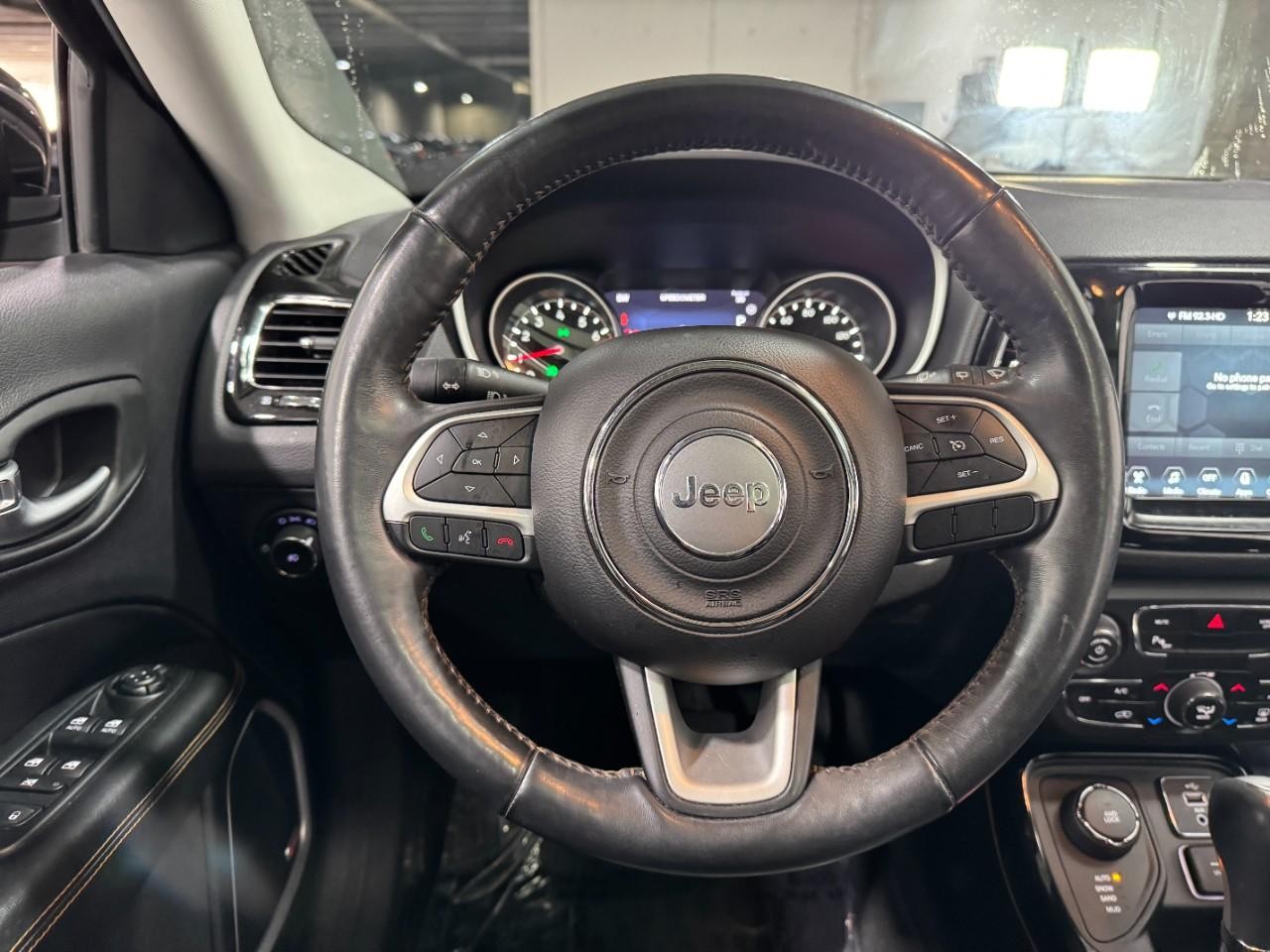 Jeep Compass Vehicle Full-screen Gallery Image 13