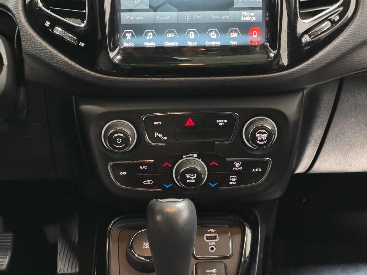 Jeep Compass Vehicle Full-screen Gallery Image 15