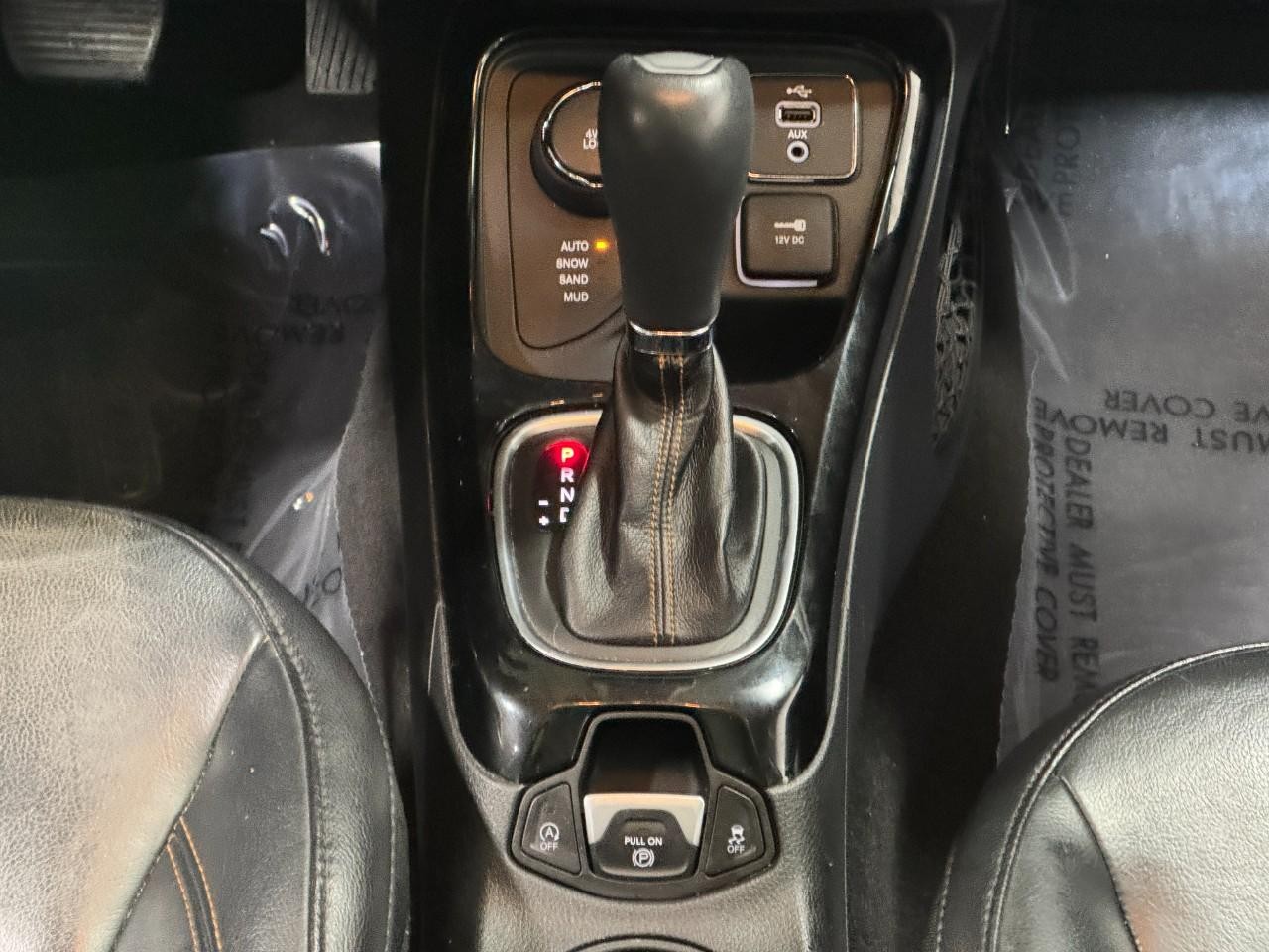 Jeep Compass Vehicle Full-screen Gallery Image 16