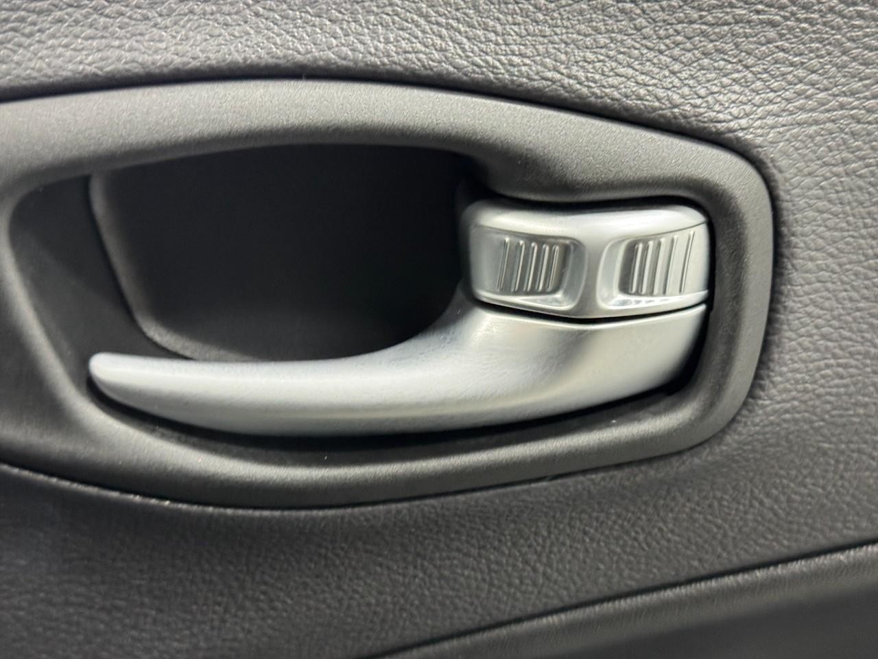 Jeep Compass Vehicle Full-screen Gallery Image 21