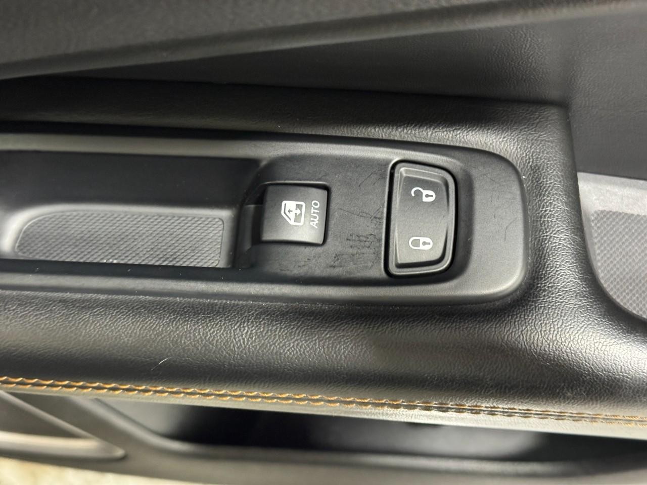 Jeep Compass Vehicle Full-screen Gallery Image 22