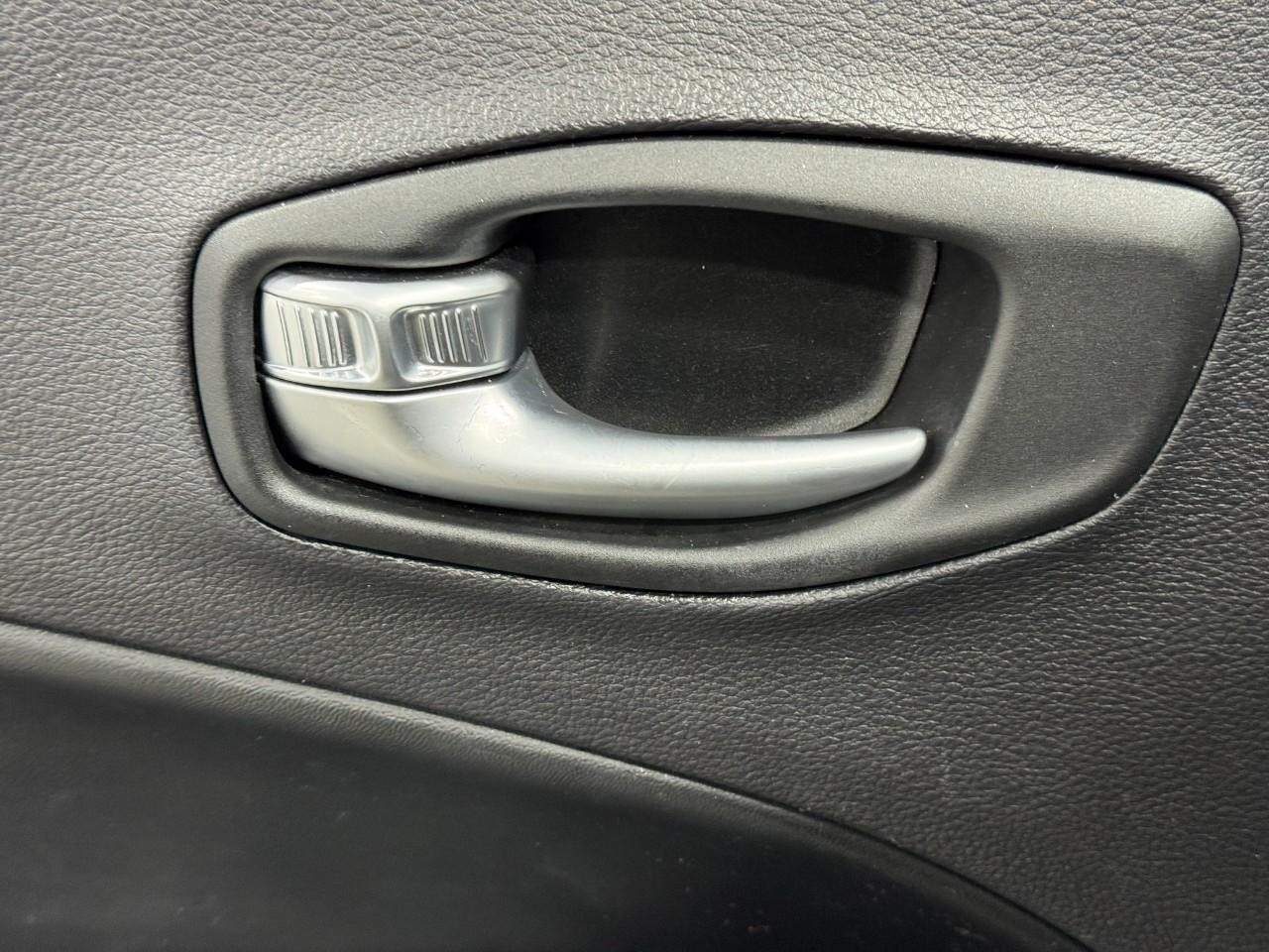 Jeep Compass Vehicle Full-screen Gallery Image 23