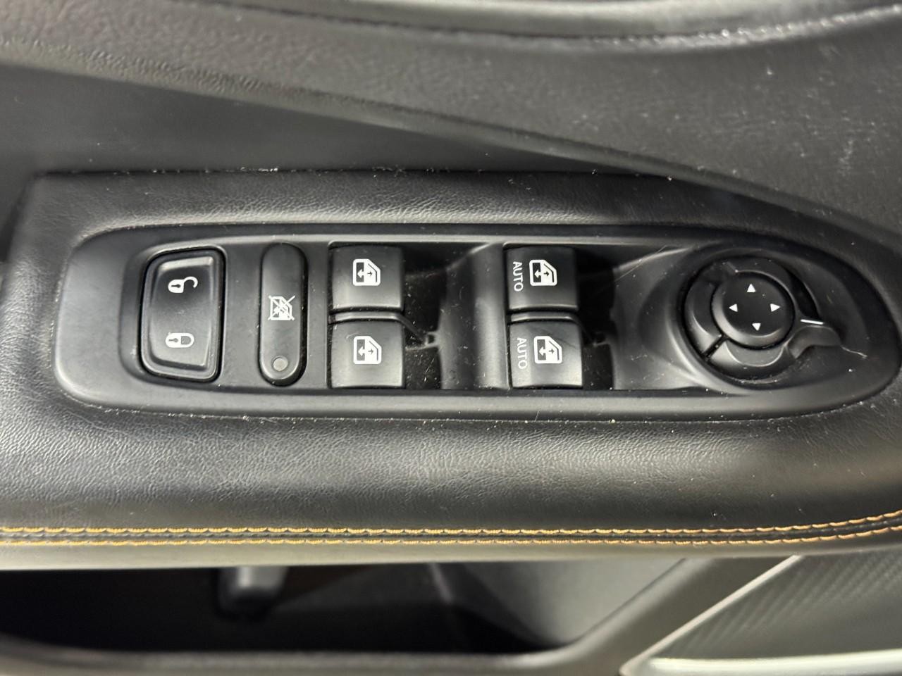 Jeep Compass Vehicle Full-screen Gallery Image 24