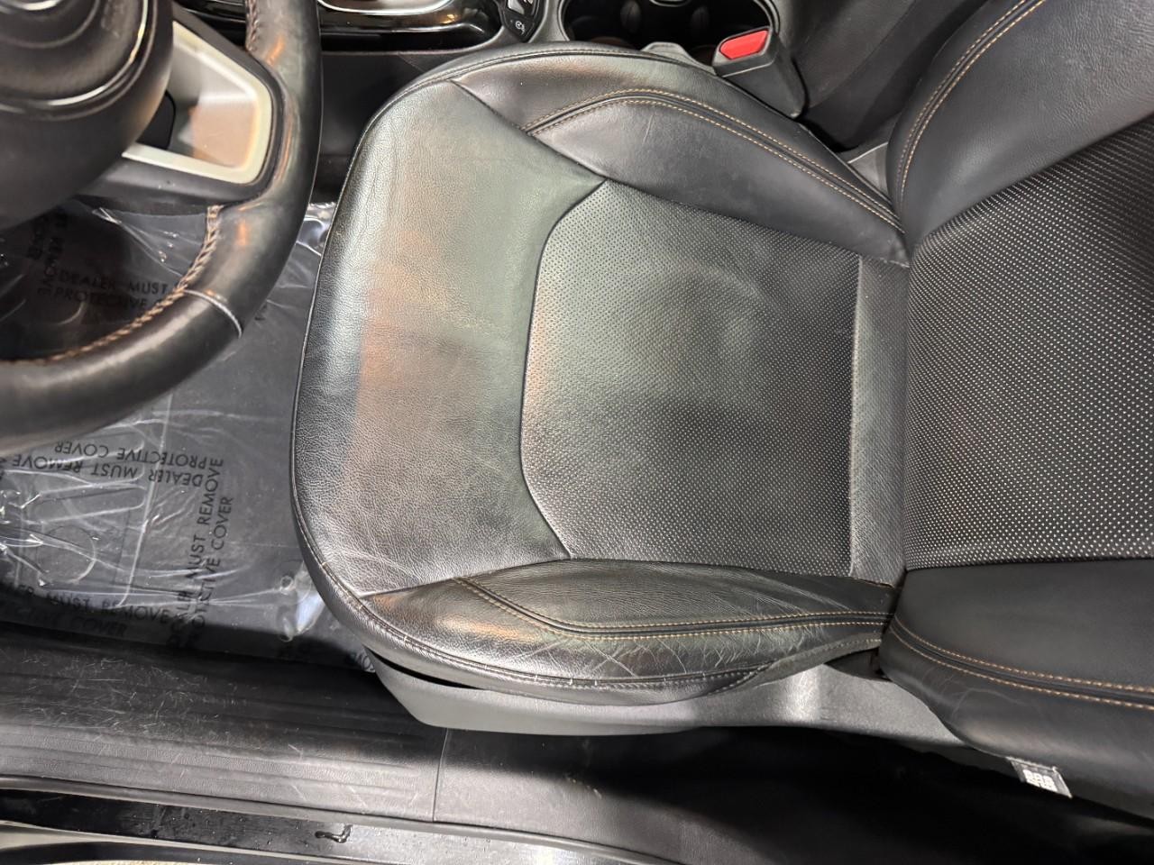 Jeep Compass Vehicle Full-screen Gallery Image 27