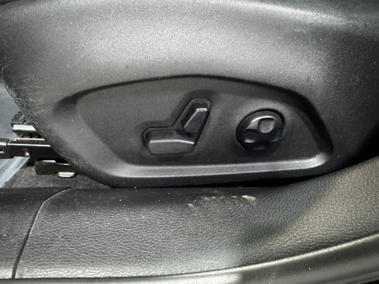 Jeep Compass Vehicle Full-screen Gallery Image 28