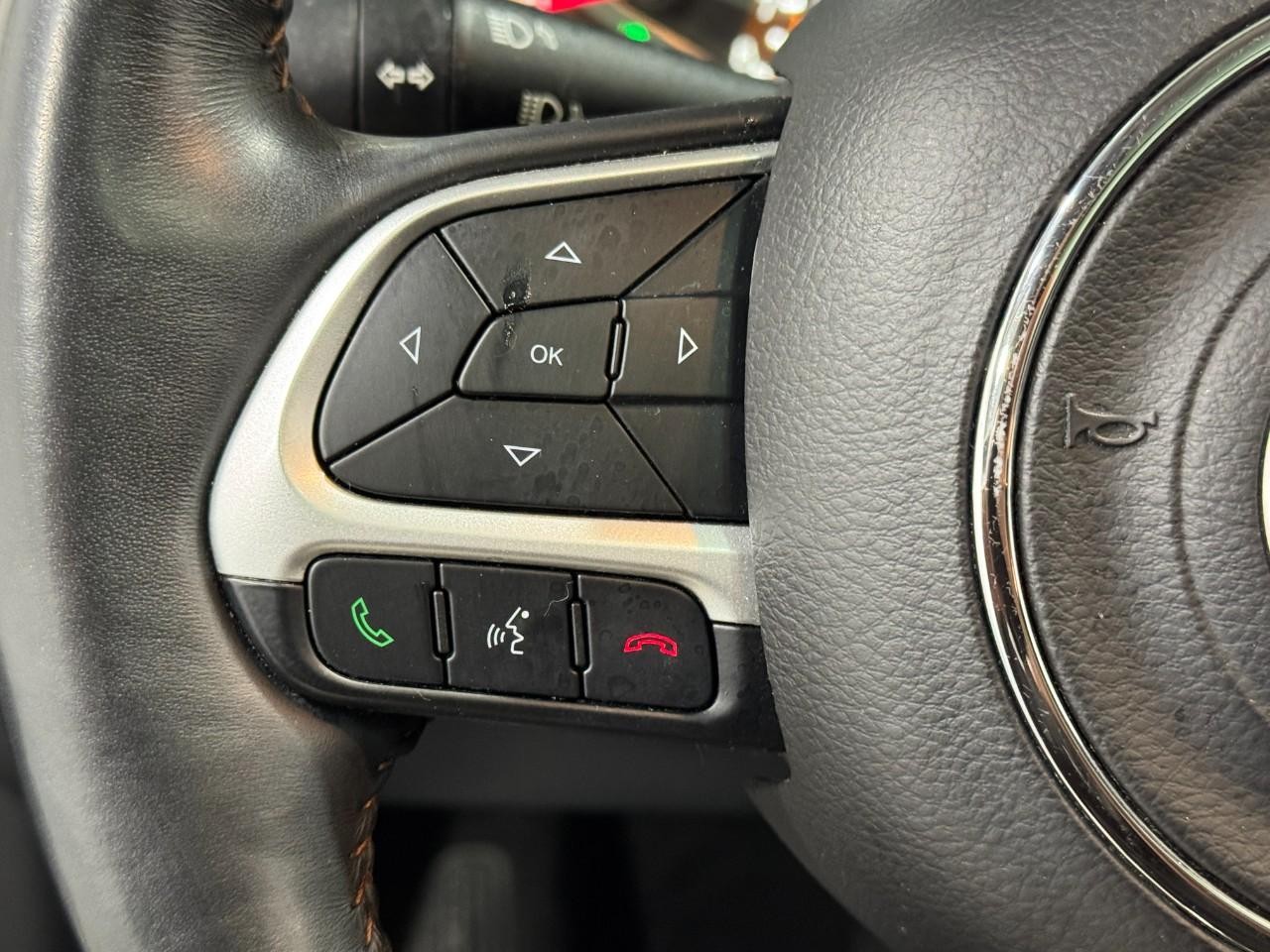 Jeep Compass Vehicle Full-screen Gallery Image 30