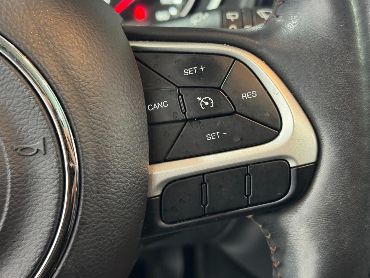 Jeep Compass Vehicle Full-screen Gallery Image 31