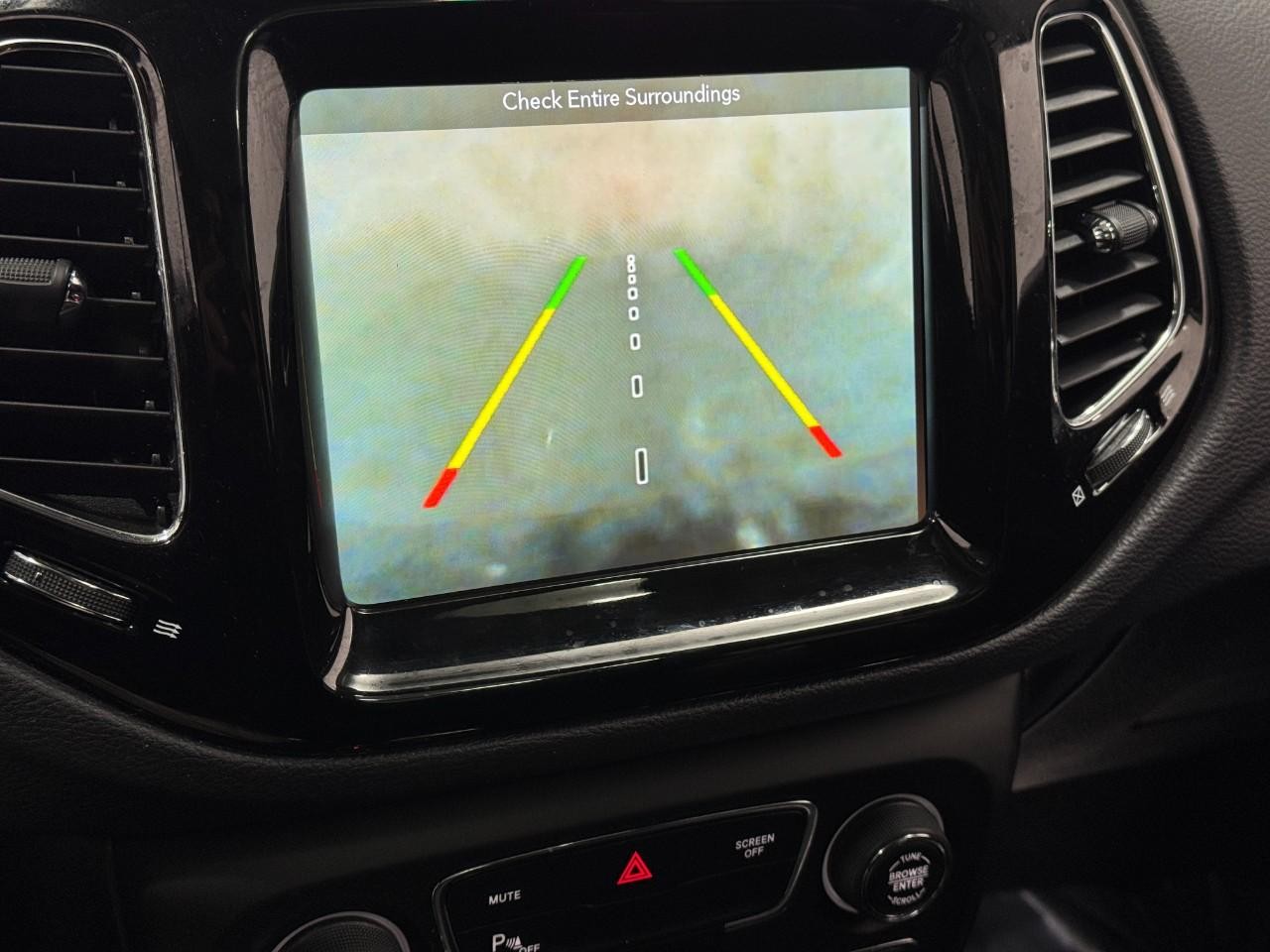 Jeep Compass Vehicle Full-screen Gallery Image 33