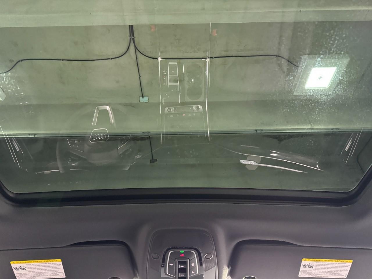 Audi Q7 Vehicle Full-screen Gallery Image 12