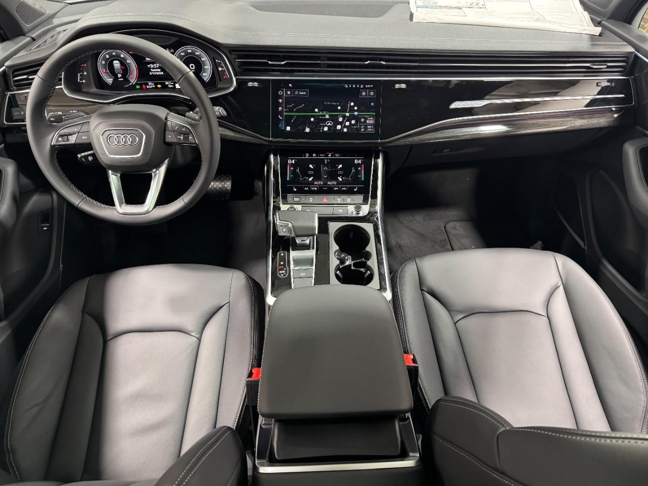 Audi Q7 Vehicle Full-screen Gallery Image 13