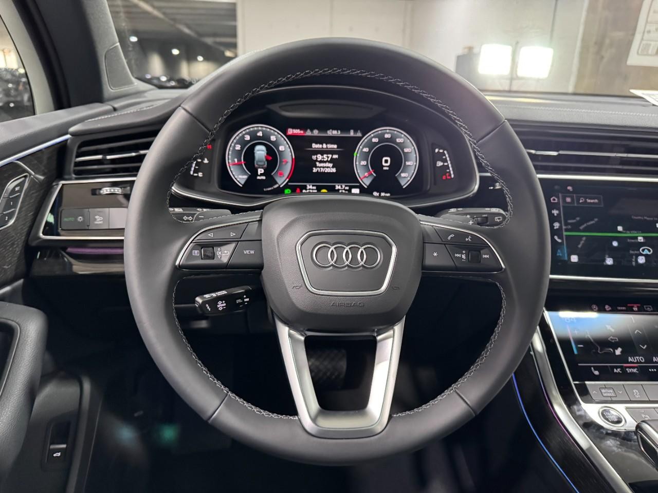 Audi Q7 Vehicle Full-screen Gallery Image 14