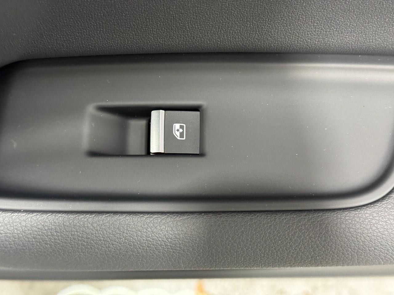 Audi Q7 Vehicle Full-screen Gallery Image 23