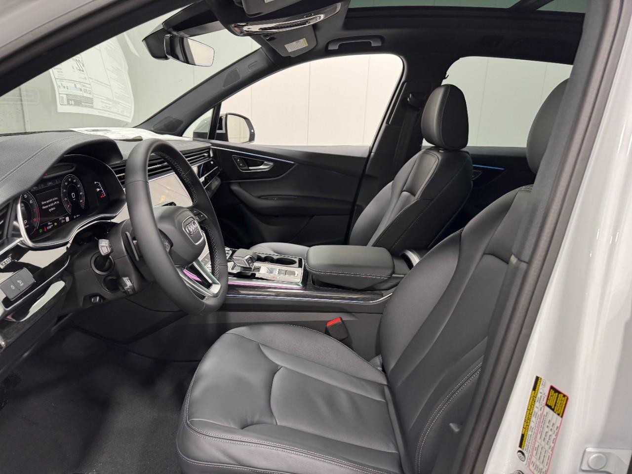 Audi Q7 Vehicle Full-screen Gallery Image 28