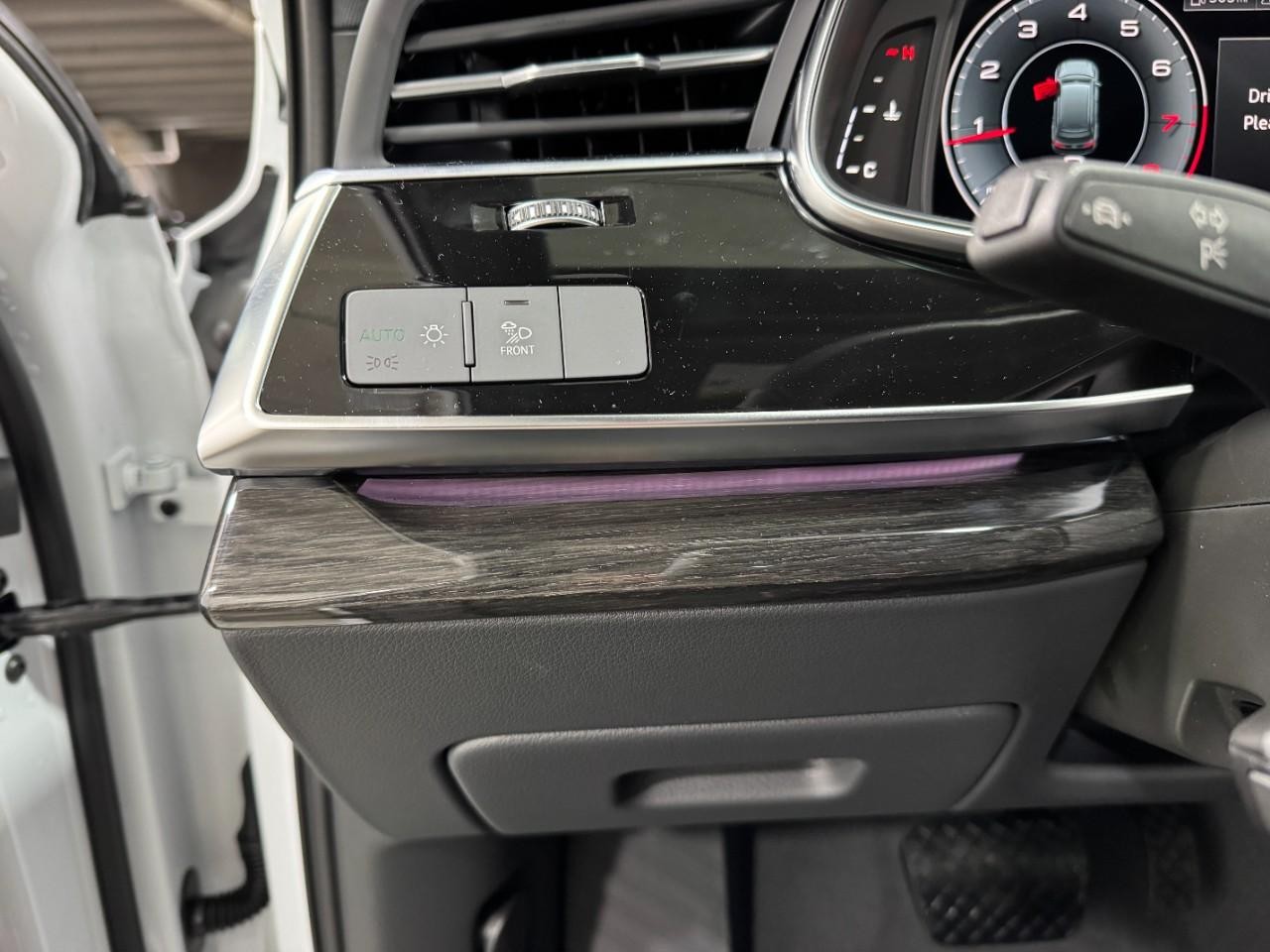 Audi Q7 Vehicle Full-screen Gallery Image 31