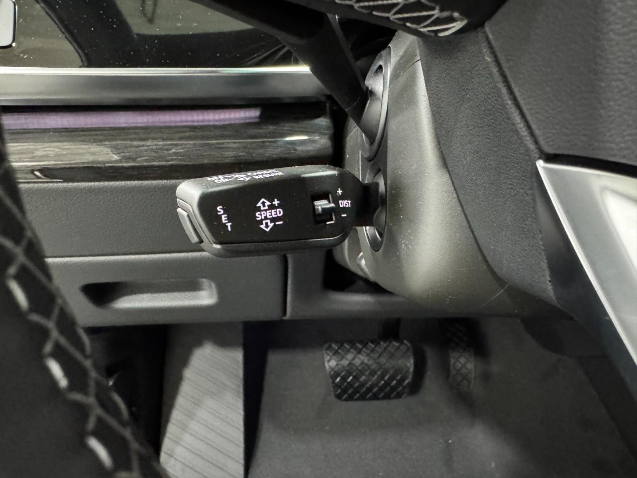 Audi Q7 Vehicle Full-screen Gallery Image 32