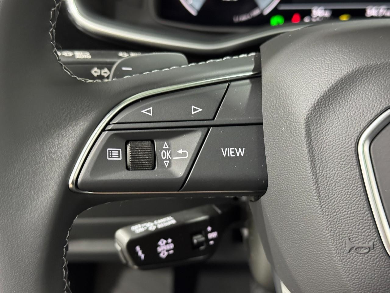 Audi Q7 Vehicle Full-screen Gallery Image 33