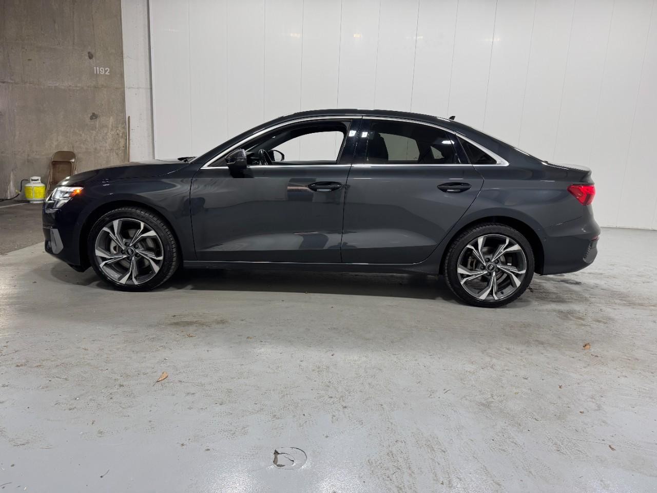 Audi A3 Vehicle Full-screen Gallery Image 2